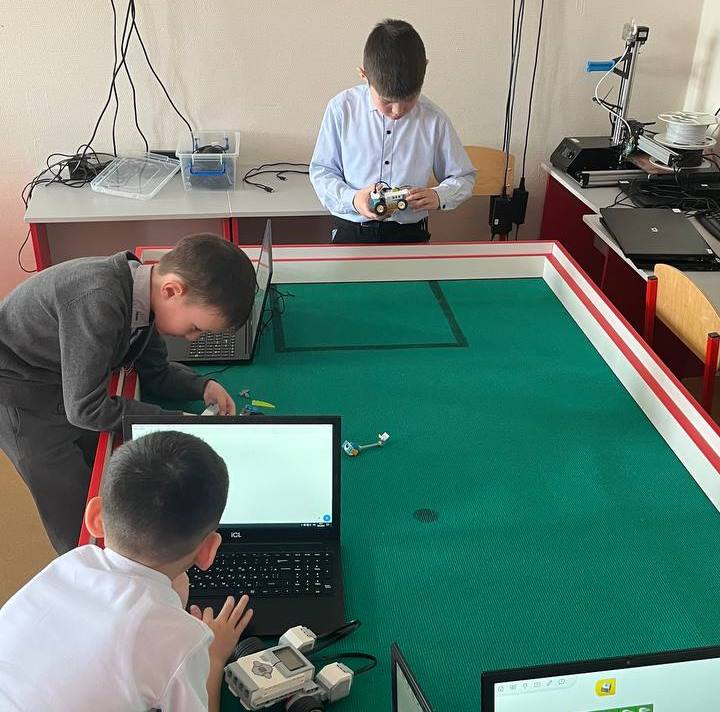 Соревнования по робототехнике «РобоГонки».