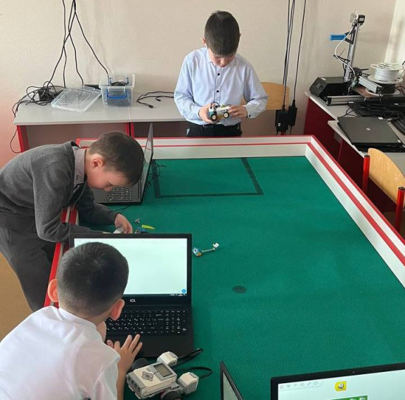 Соревнования по робототехнике «РобоГонки».